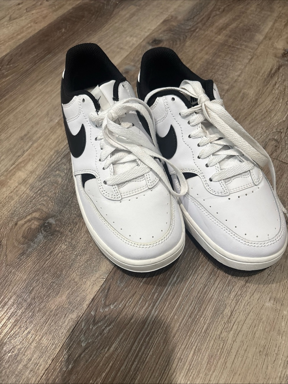 Nike Dunks White and Black Low-Top Athletic Sneakers Sz 6.5